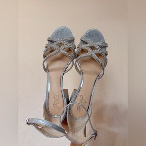 Jewel Badgley Mischka Silver Rhinestone Strappy Block Heel Sandals